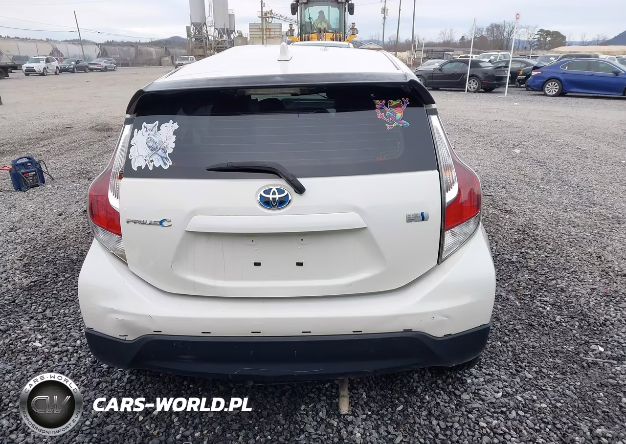 2017 Toyota Prius C Three VIN:JTDKDTB30H1594388 - 17
