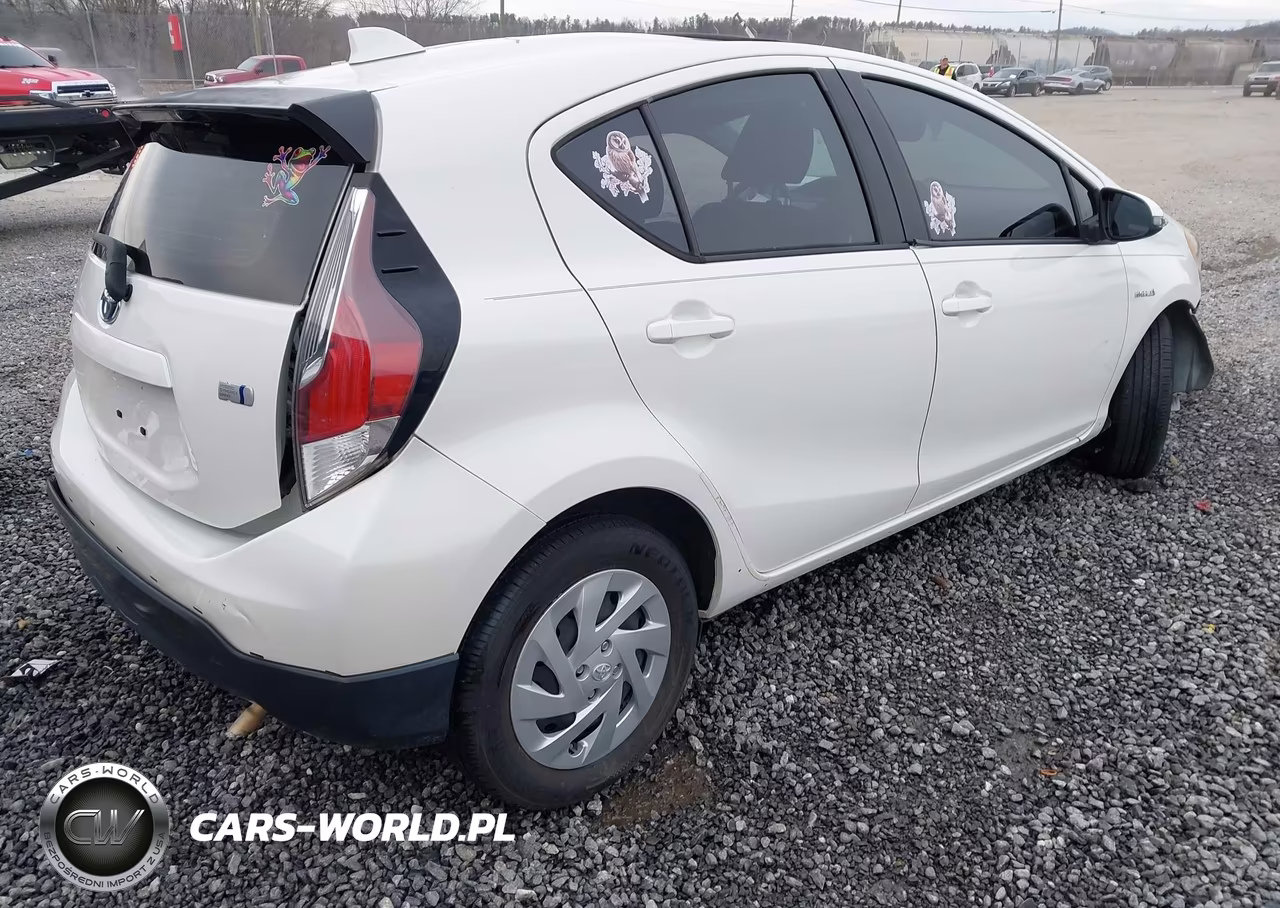 2017 Toyota Prius C Three VIN:JTDKDTB30H1594388 - 4