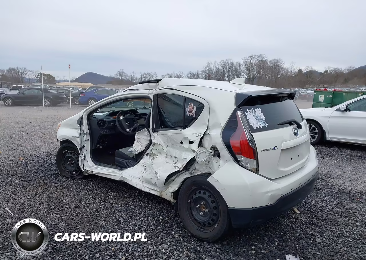 2017 Toyota Prius C Three VIN:JTDKDTB30H1594388 - 6