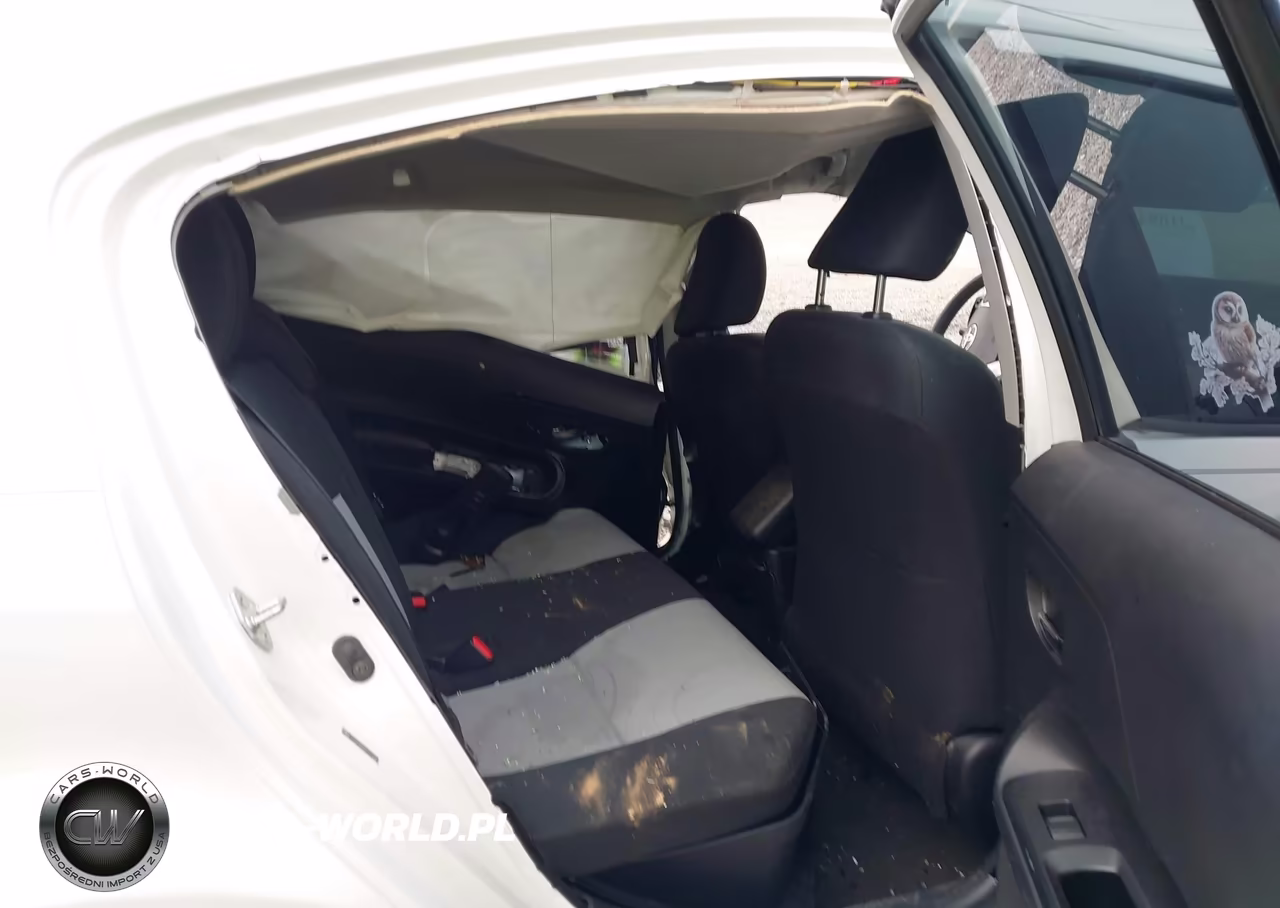 2017 Toyota Prius C Three VIN:JTDKDTB30H1594388 - 8
