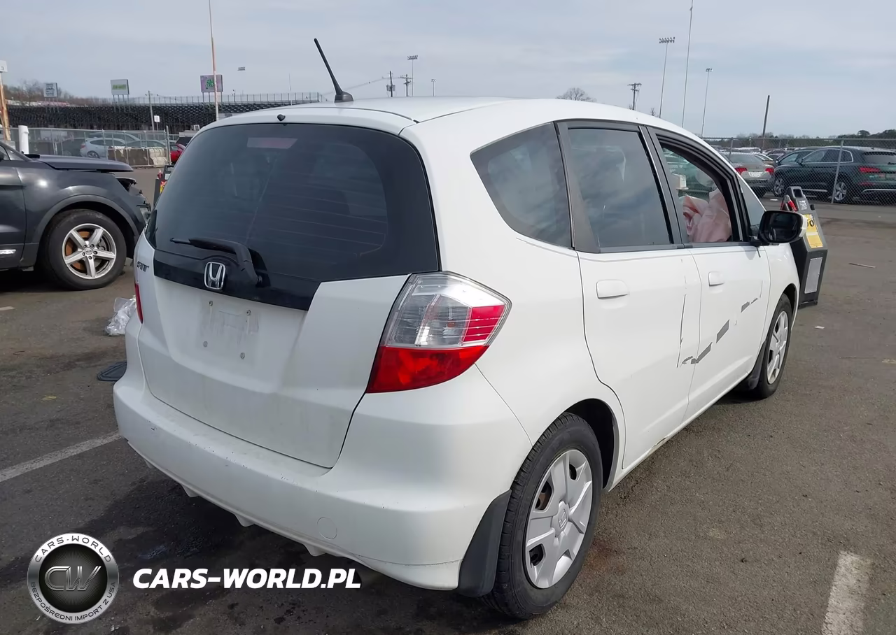 2013 Honda Fit VIN:JHMGE8H38DC053965 - 4