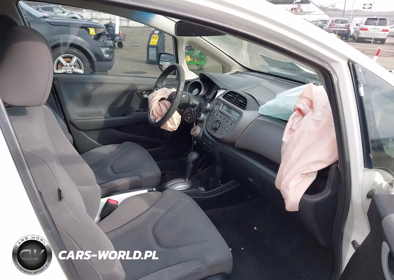 2013 Honda Fit VIN:JHMGE8H38DC053965 - 5