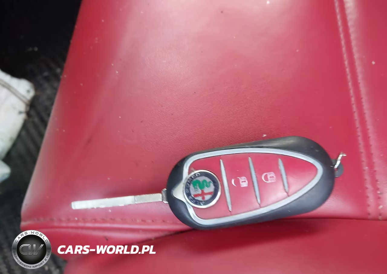 2018 Alfa Romeo 4C Spider VIN:ZARBAAB42JM282492 - 11
