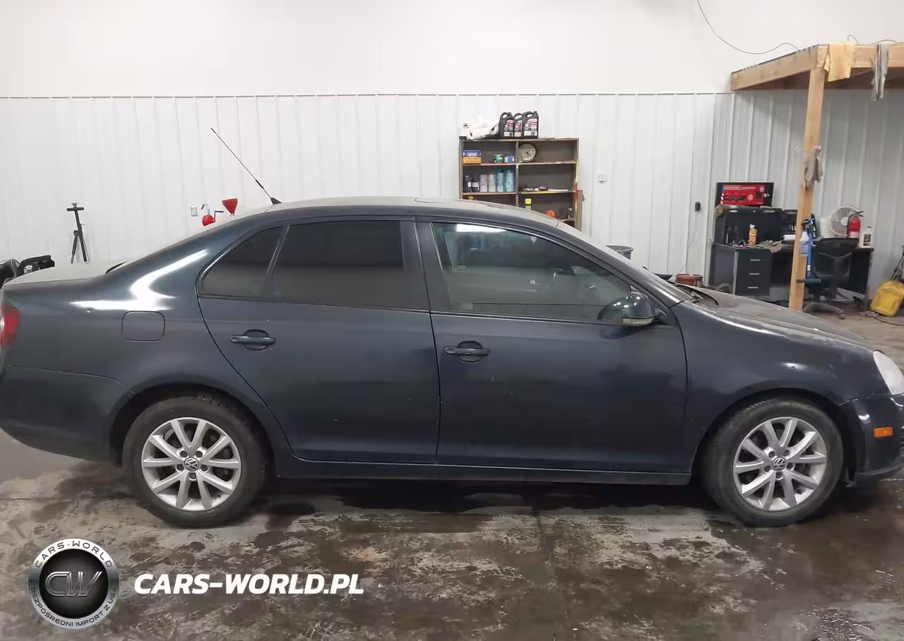 2010 Volkswagen Jetta Limited Edition VIN:3VWRZ7AJ0AM111298 - 14