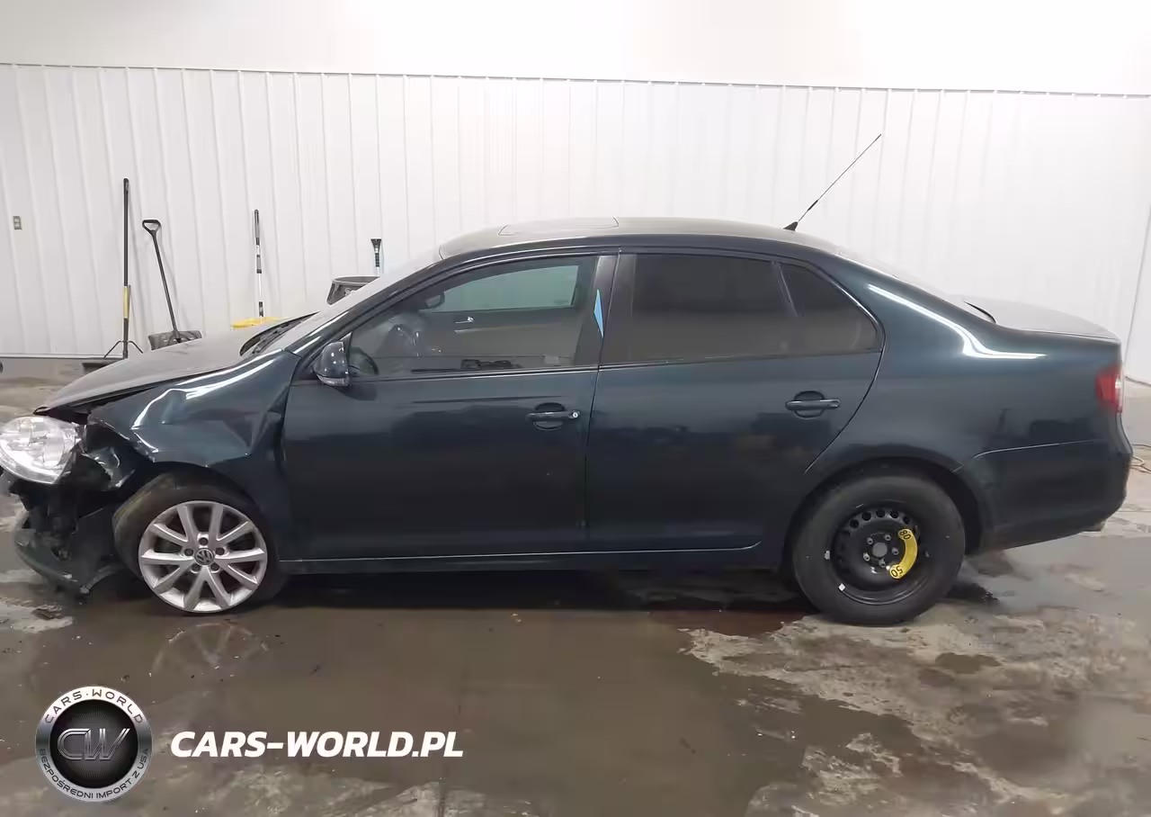 2010 Volkswagen Jetta Limited Edition VIN:3VWRZ7AJ0AM111298 - 15