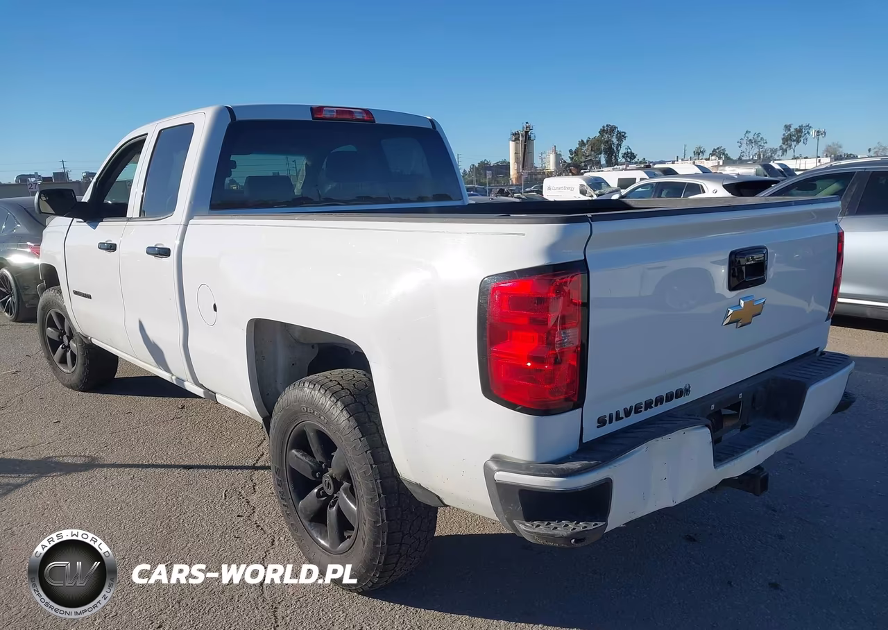 2017 Chevrolet Silverado 1500 Custom VIN:1GCRCPEH2HZ149393 - 3