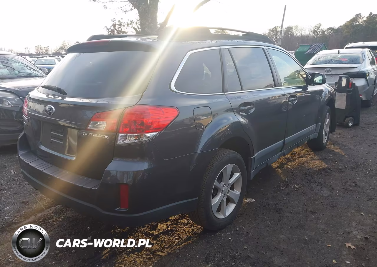 2013 Subaru Outback 2.5I Premium VIN:4S4BRBCC5D3203515 - 4