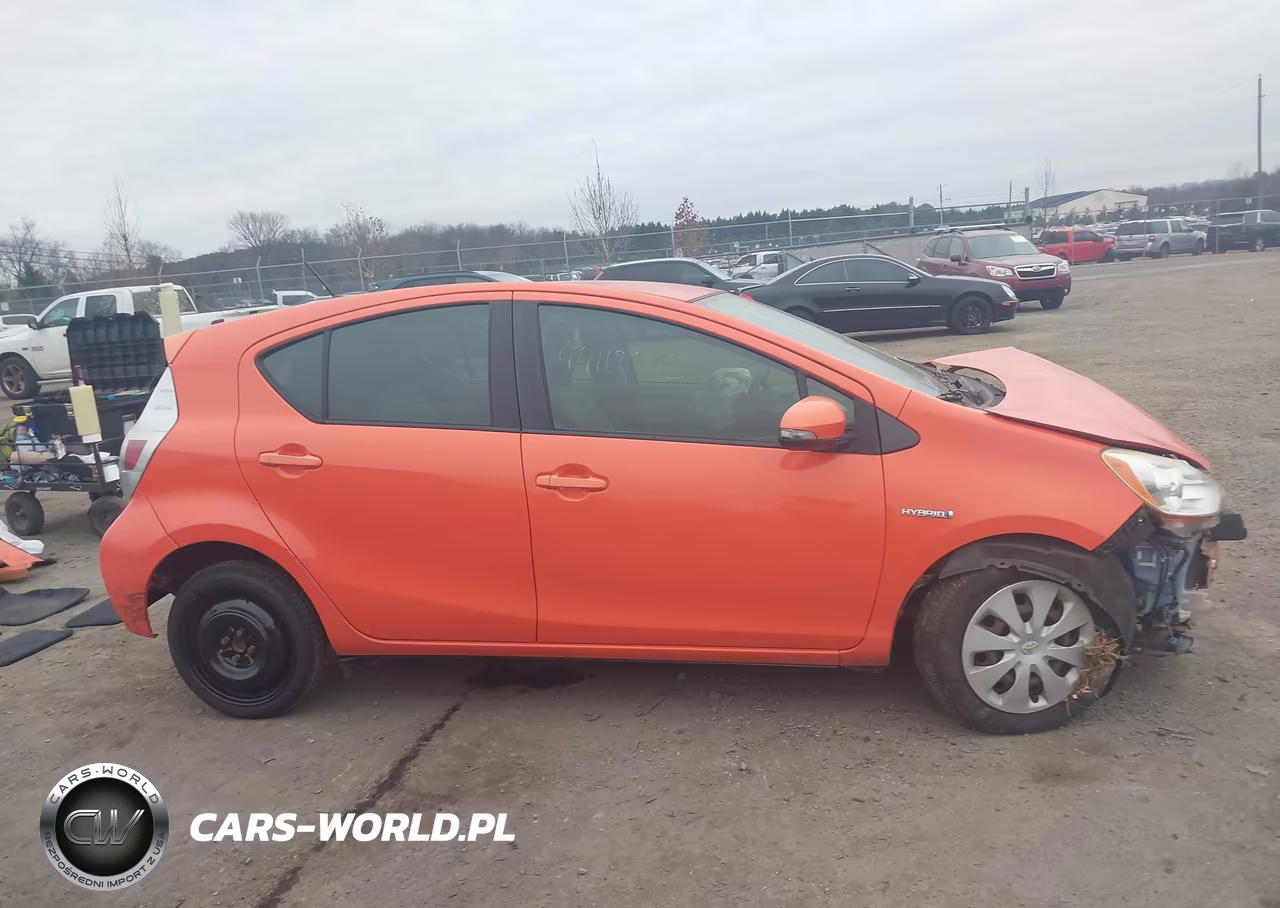 2014 Toyota Prius C One VIN:JTDKDTB36E1062445 - 13