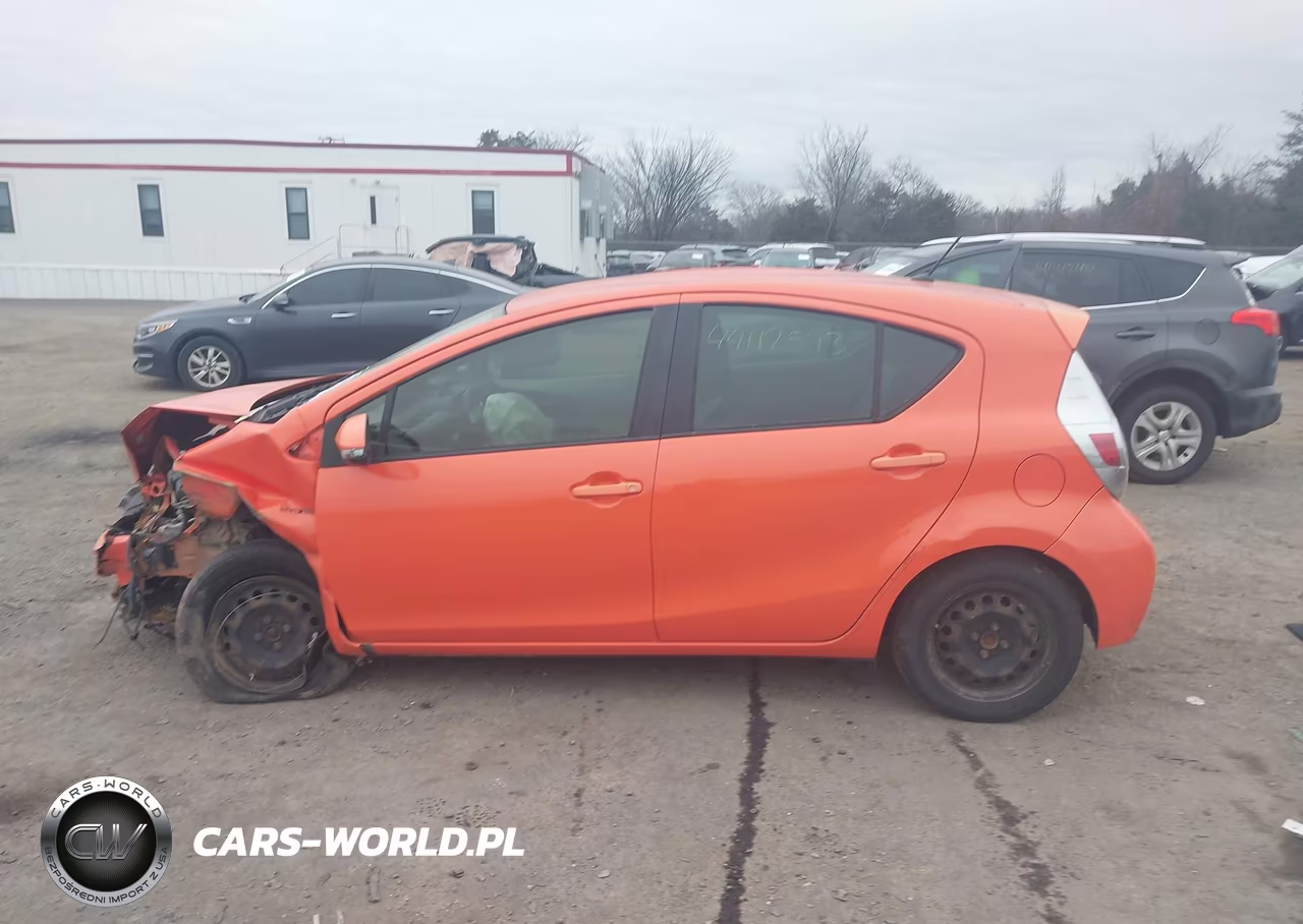 2014 Toyota Prius C One VIN:JTDKDTB36E1062445 - 14
