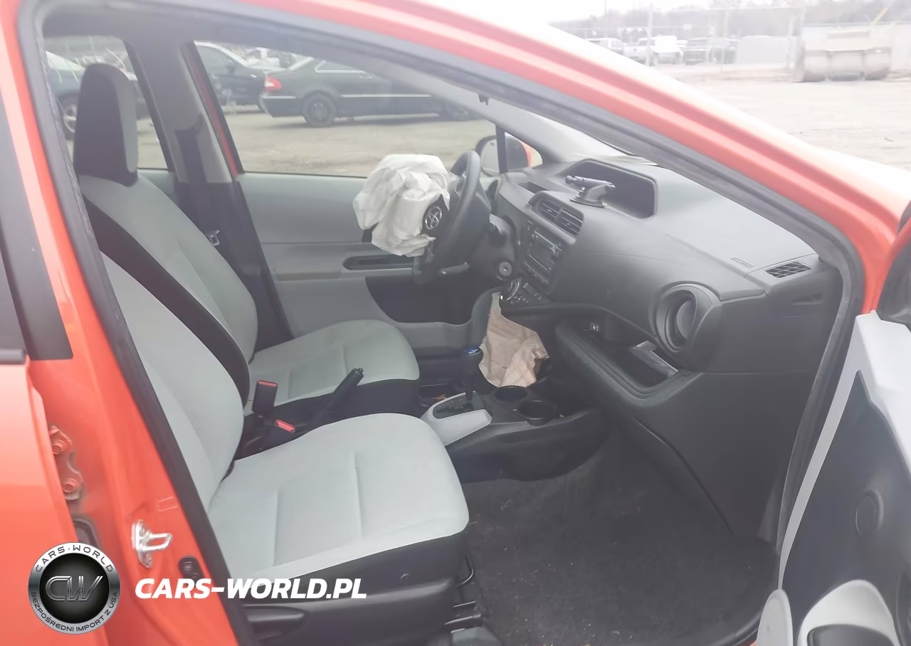 2014 Toyota Prius C One VIN:JTDKDTB36E1062445 - 5