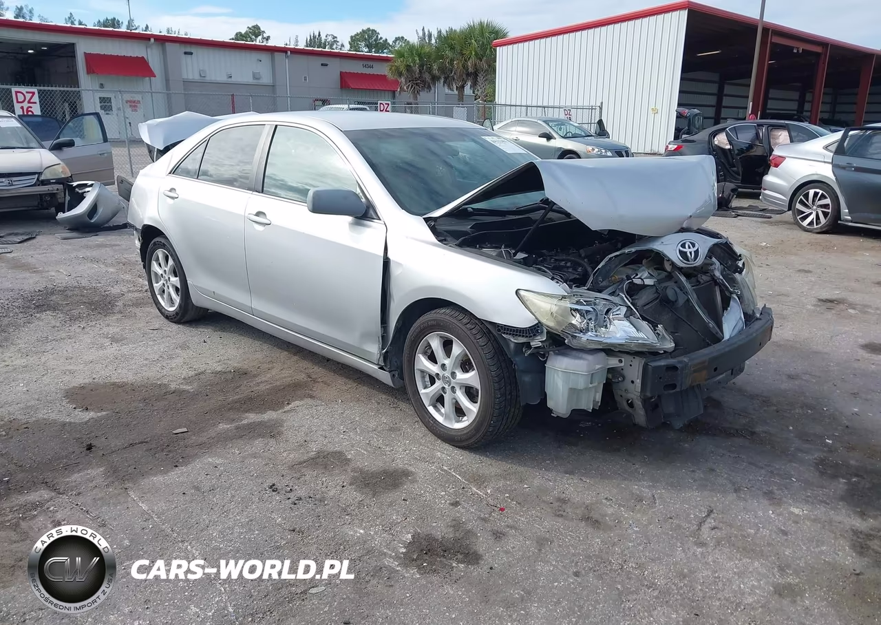 2010 Toyota Camry Le – zdjęcie 1 z 17