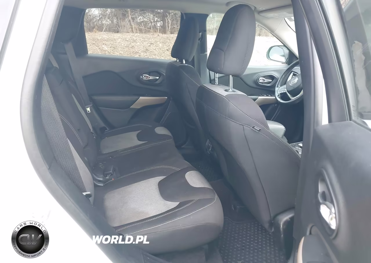 2018 Jeep Cherokee Latitude Fwd VIN:1C4PJLCB5JD620430 - 8