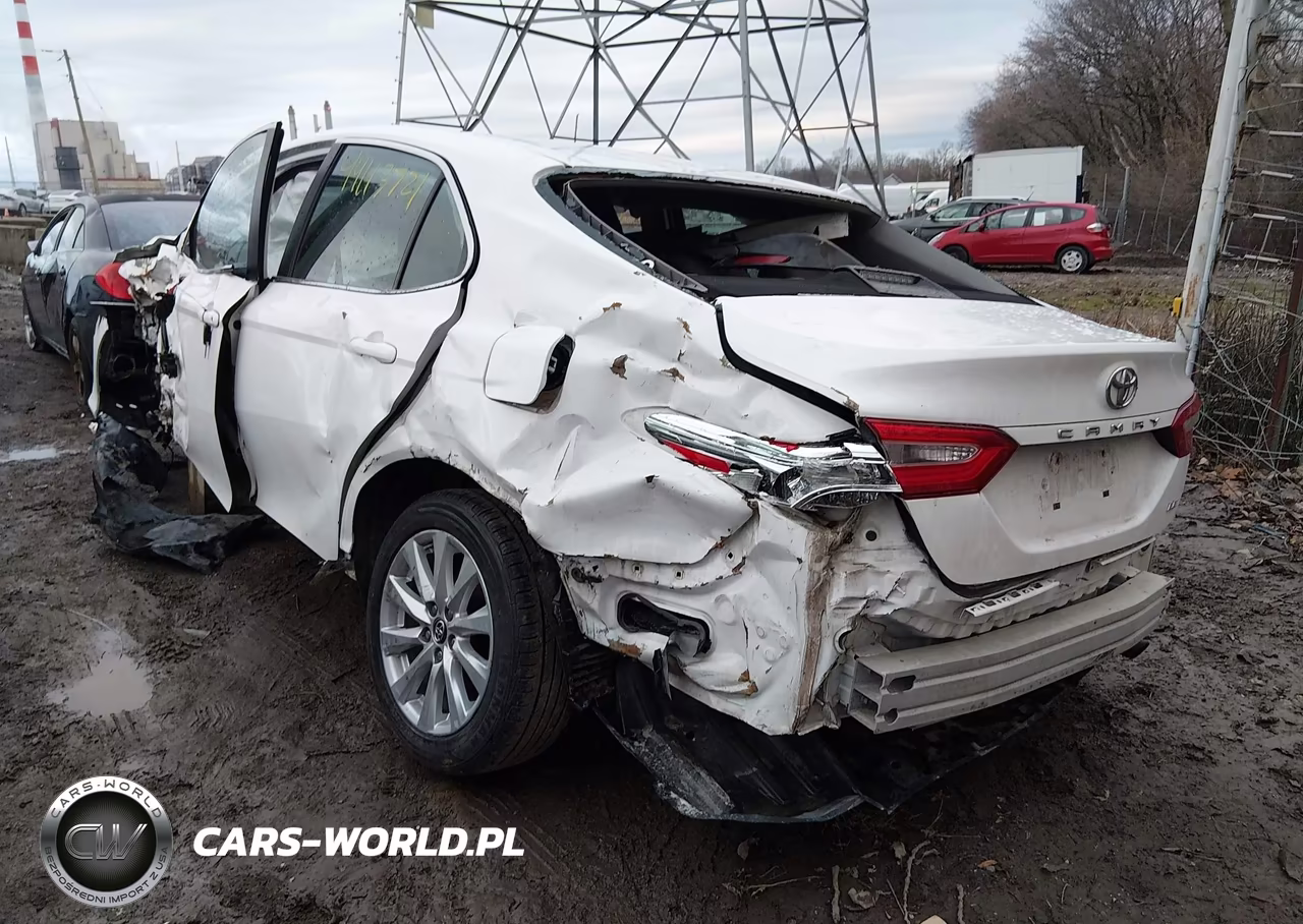 2018 Toyota Camry Le VIN:4T1B11HK5JU072092 - 3