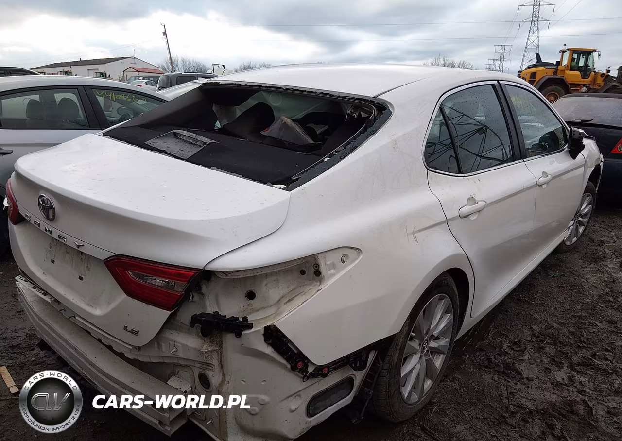 2018 Toyota Camry Le VIN:4T1B11HK5JU072092 - 4