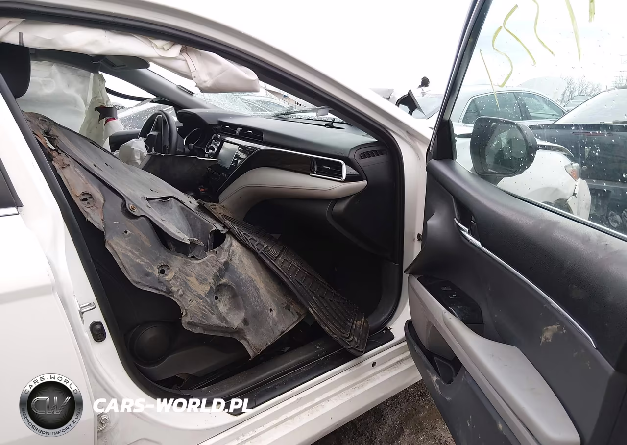 2018 Toyota Camry Le VIN:4T1B11HK5JU072092 - 5