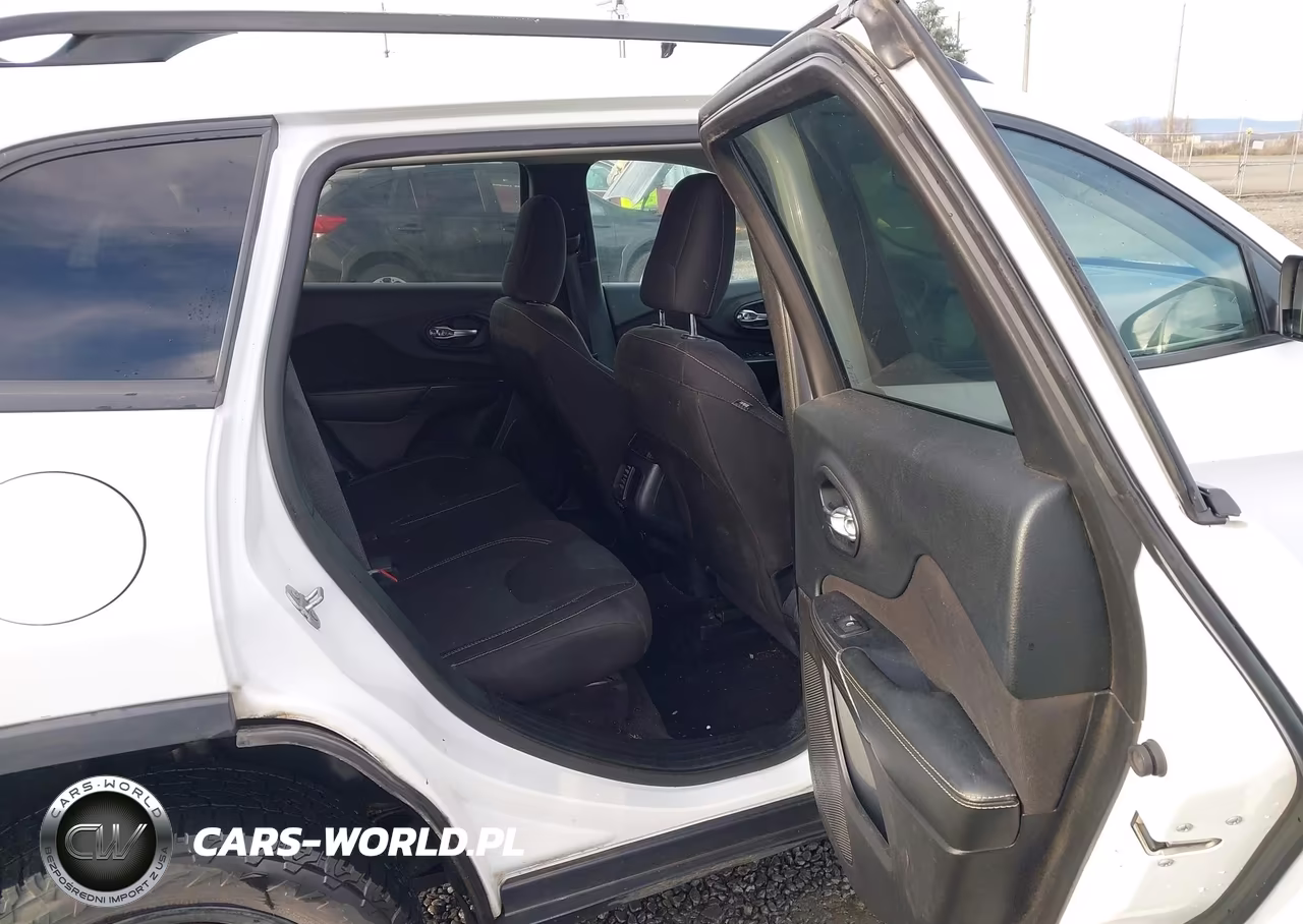 2016 Jeep Cherokee Altitude VIN:1C4PJMCB7GW187213 - 8