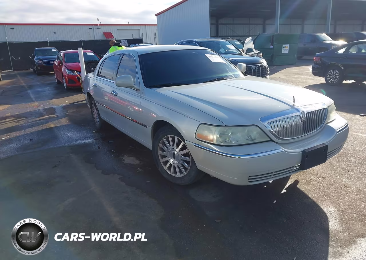2004 Lincoln Town Car Signature