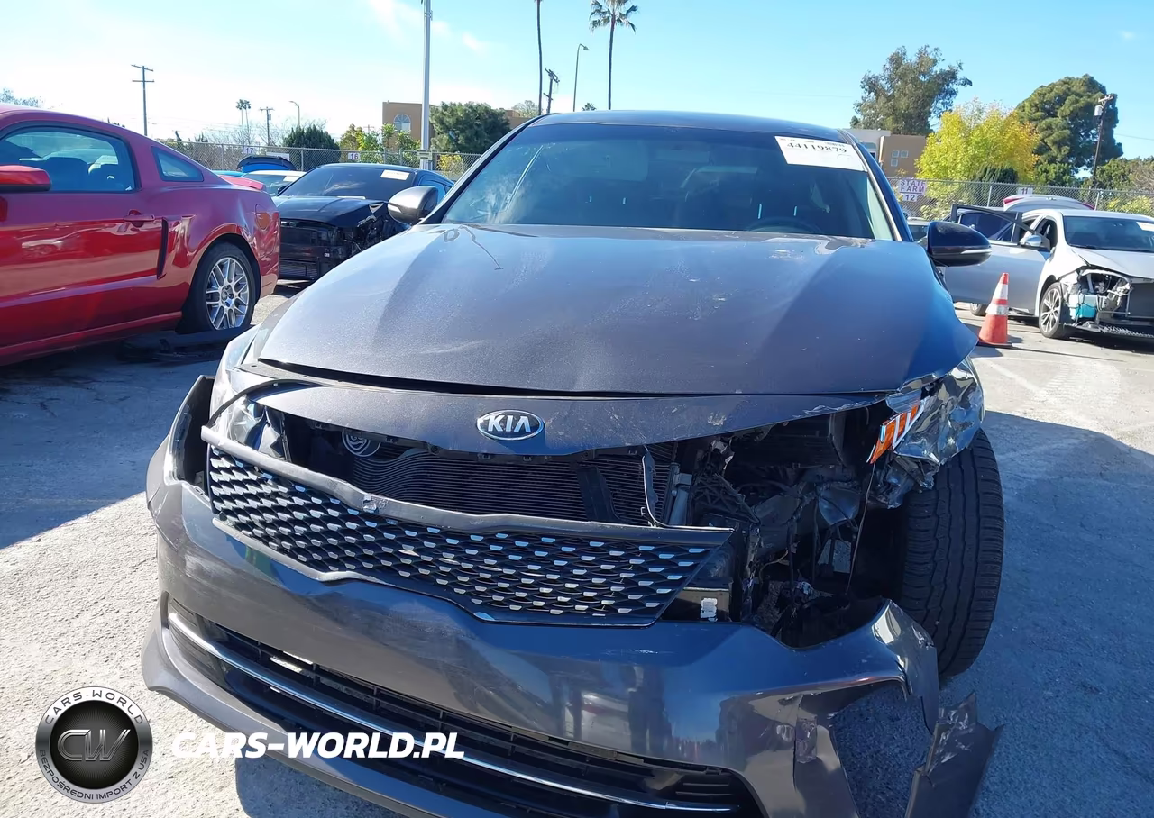 2018 Kia Optima S VIN:5XXGT4L3XJG251093 - 11