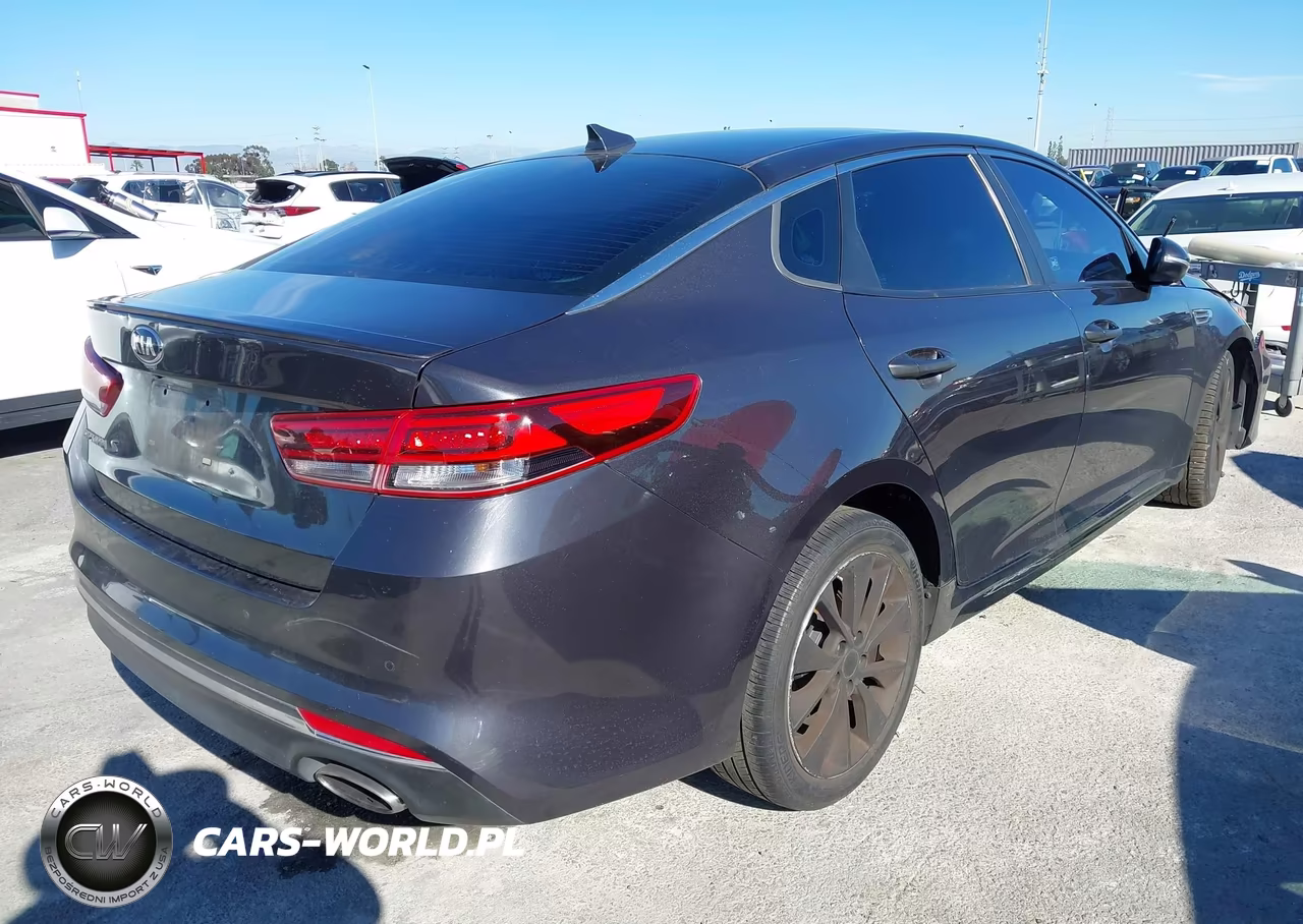 2018 Kia Optima S VIN:5XXGT4L3XJG251093 - 4