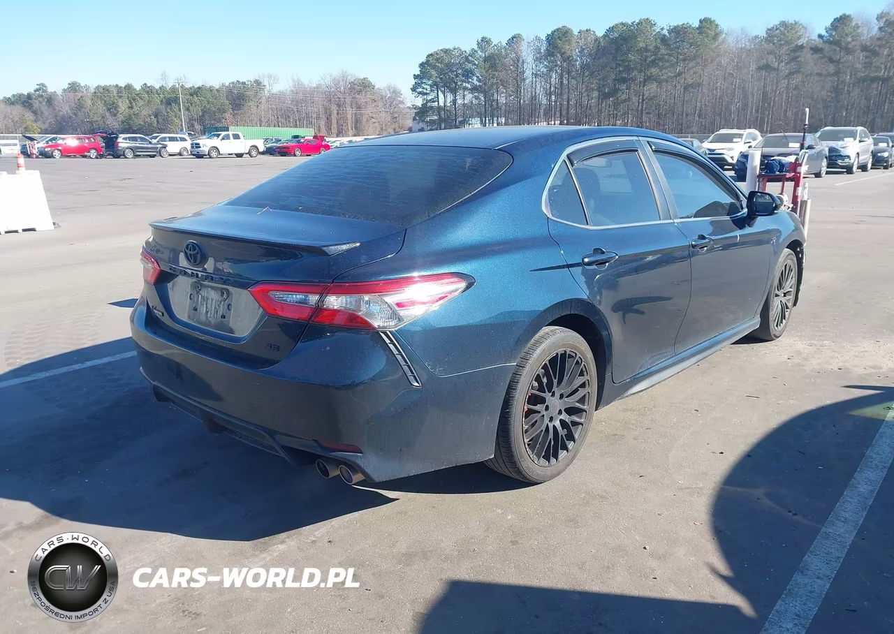 2018 Toyota Camry Se VIN:4T1B11HK2JU663979 - 4