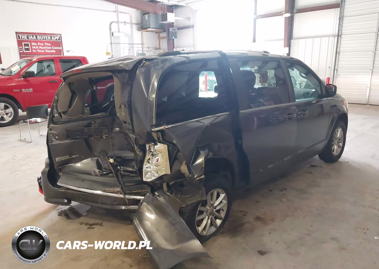 2018 Dodge Grand Caravan Sxt VIN:2C4RDGCG5JR215524 - 4