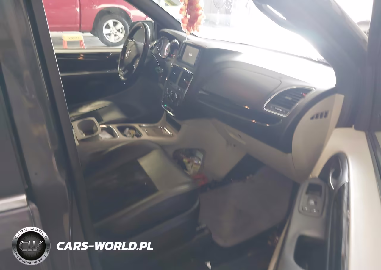 2018 Dodge Grand Caravan Sxt VIN:2C4RDGCG5JR215524 - 5