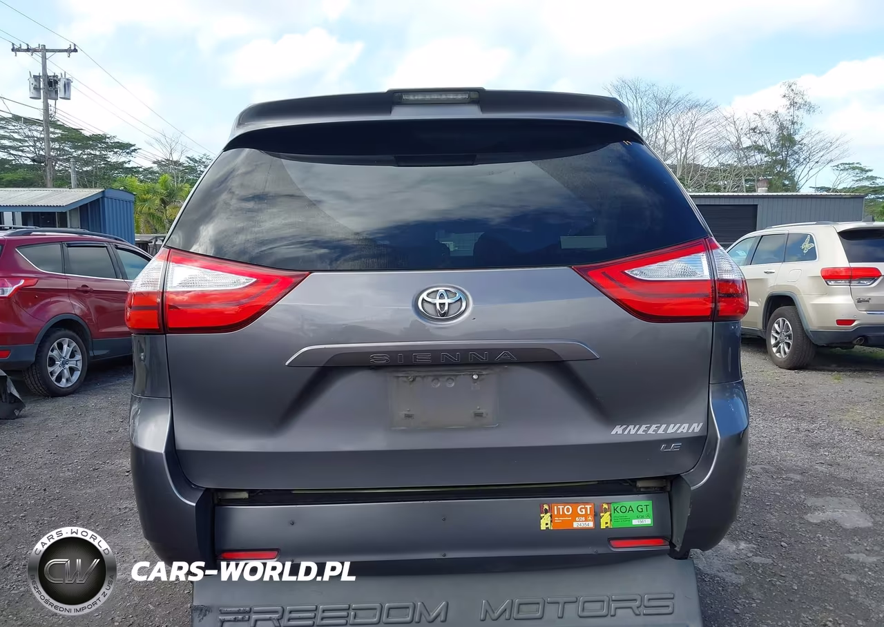 2019 Toyota Sienna Le 8 Passenger VIN:5TDKZ3DC3KS990324 - 17