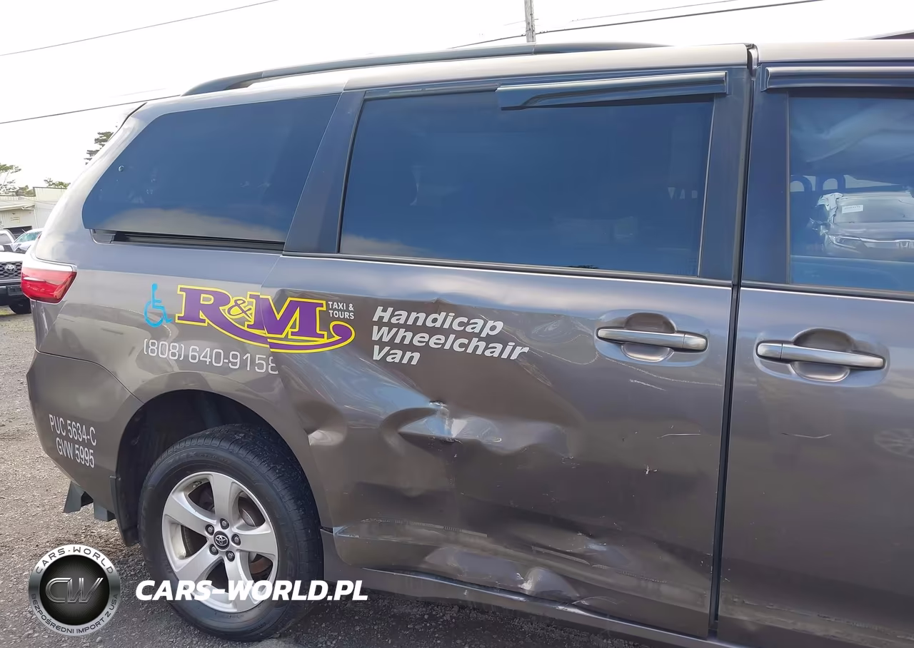 2019 Toyota Sienna Le 8 Passenger VIN:5TDKZ3DC3KS990324 - 19