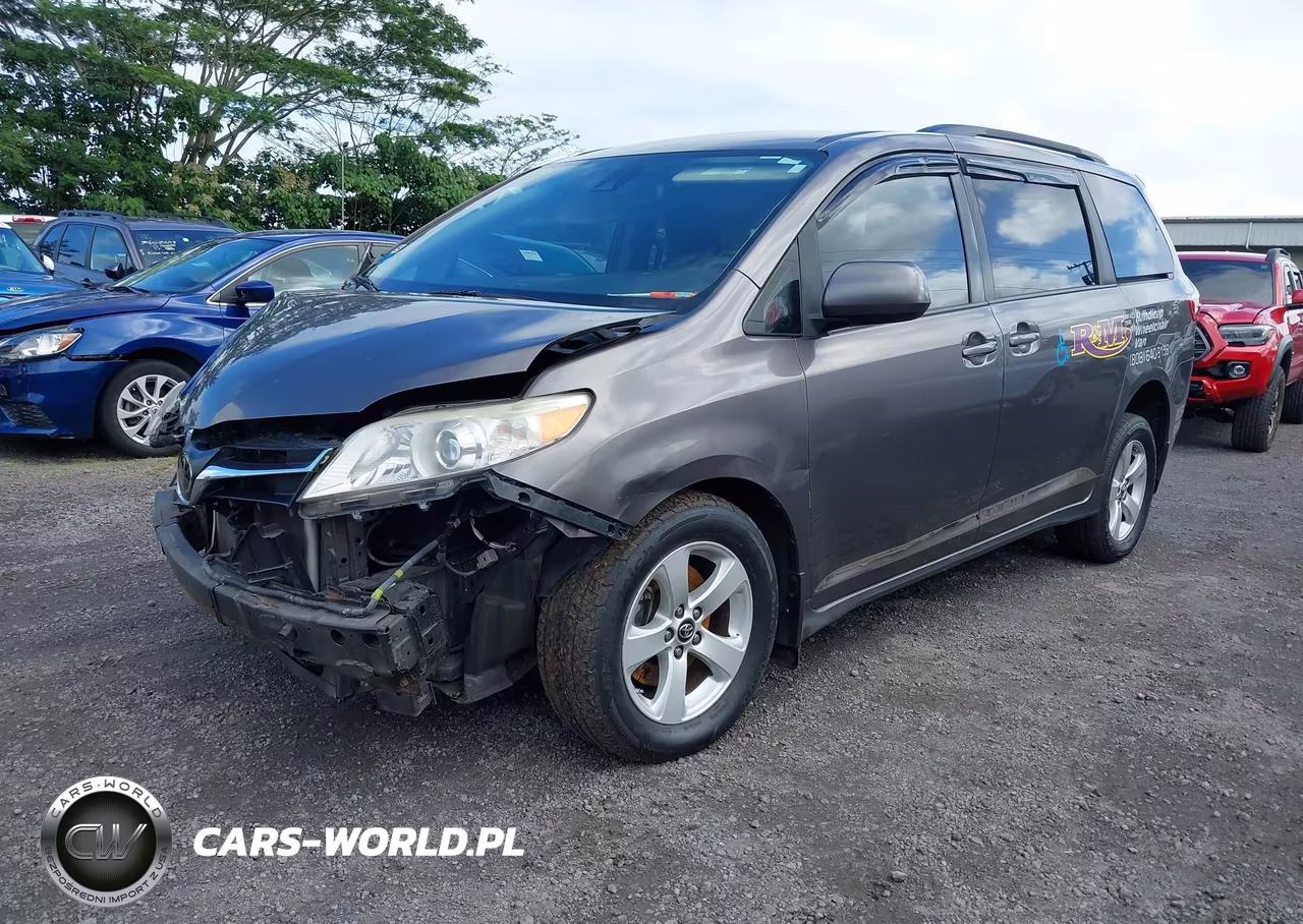 2019 Toyota Sienna Le 8 Passenger VIN:5TDKZ3DC3KS990324 - 2