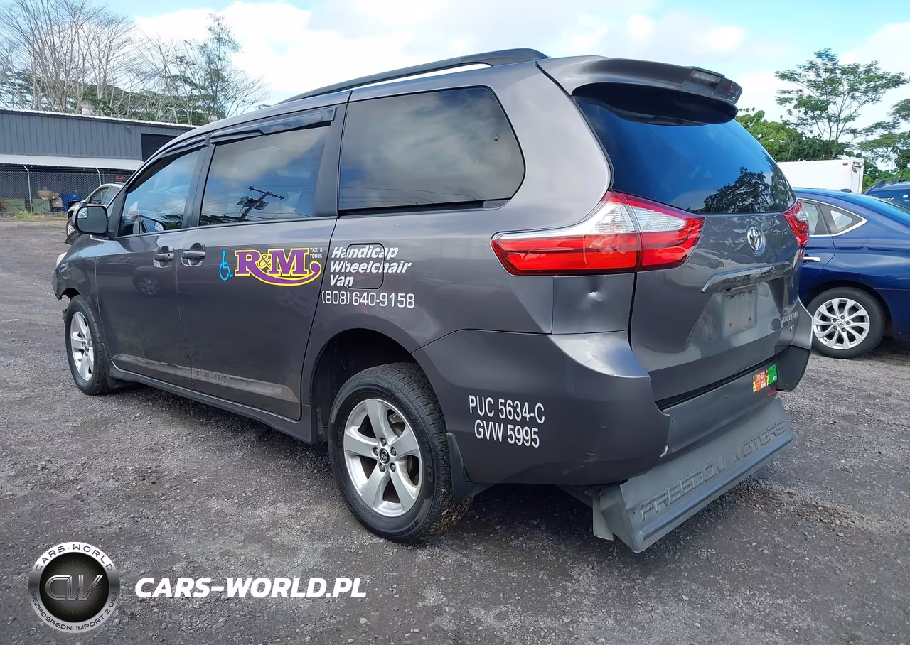2019 Toyota Sienna Le 8 Passenger VIN:5TDKZ3DC3KS990324 - 3