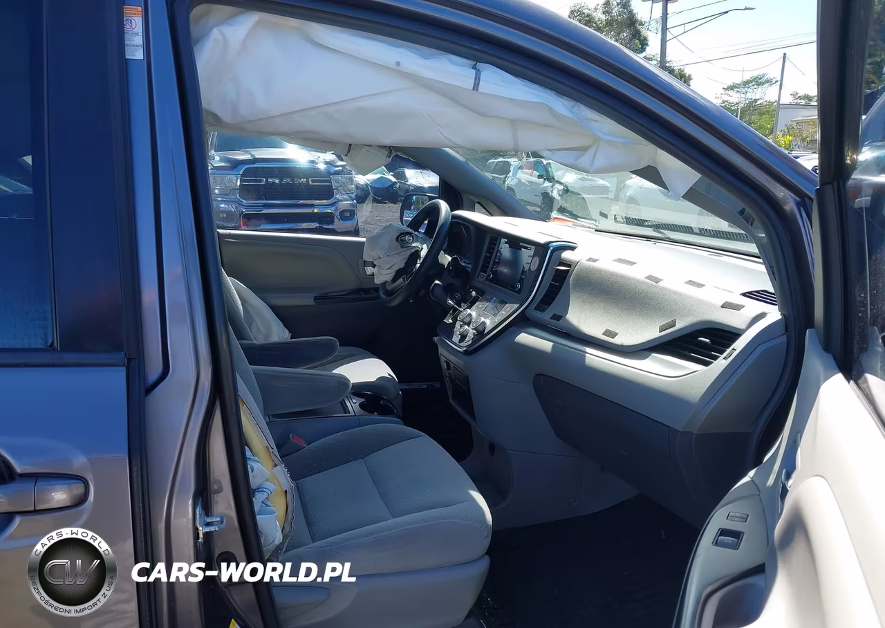 2019 Toyota Sienna Le 8 Passenger VIN:5TDKZ3DC3KS990324 - 5