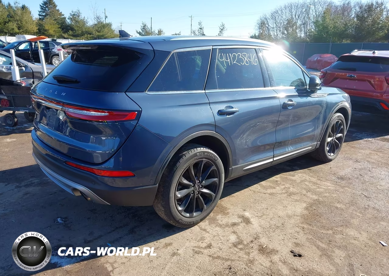 2022 Lincoln Corsair Standard VIN:5LMCJ1D91NUL35947 - 4