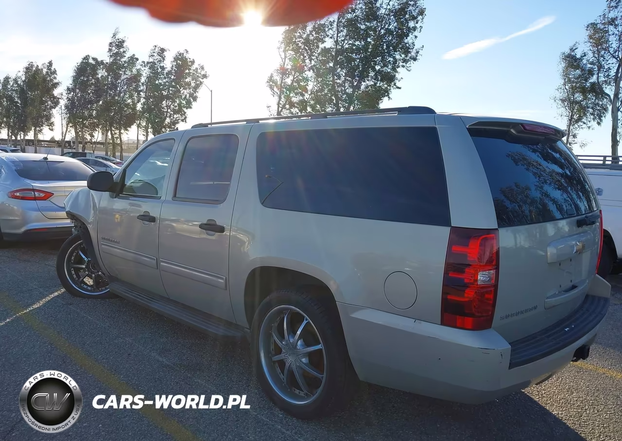 2010 Chevrolet Suburban 1500 Ls VIN:1GNUCHE04AR242651 - 3