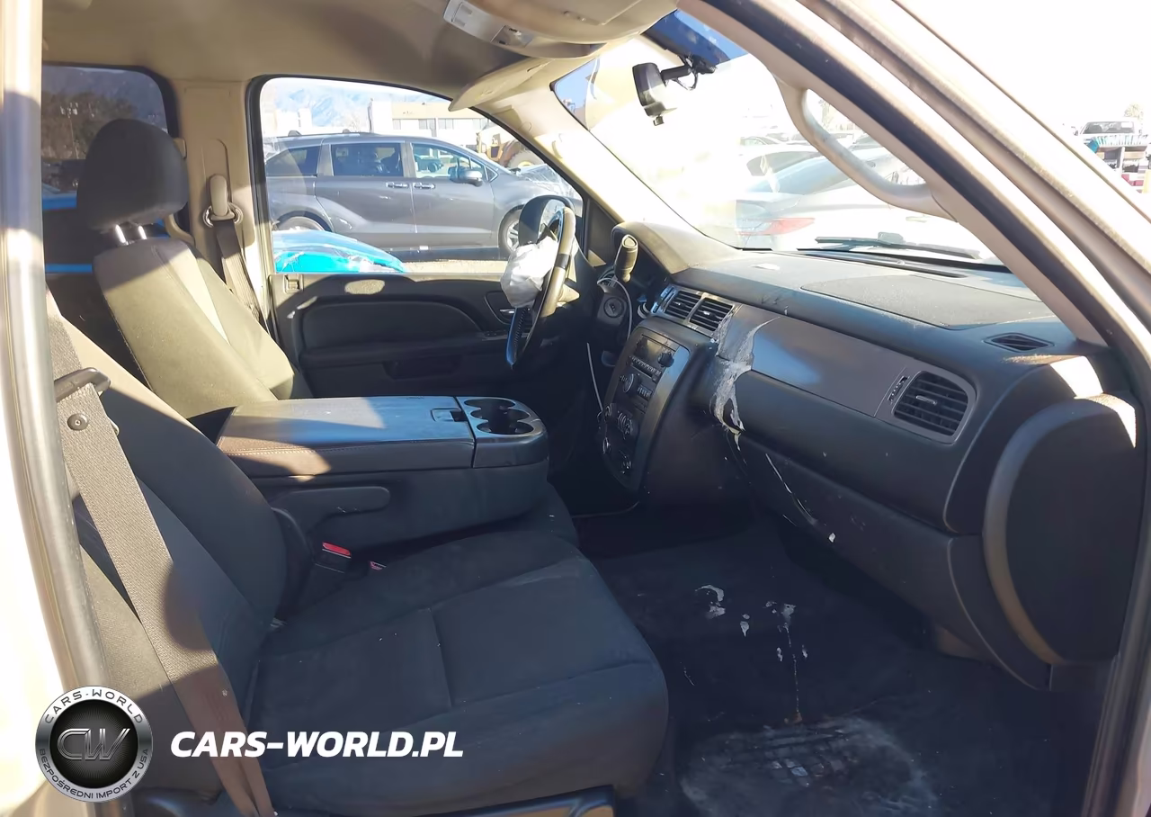 2010 Chevrolet Suburban 1500 Ls VIN:1GNUCHE04AR242651 - 5