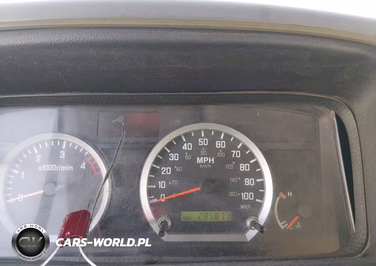 2015 Isuzu Commercial Van