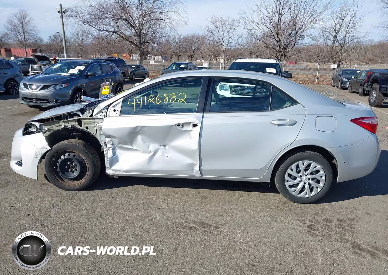 2017 Toyota Corolla Le VIN:2T1BURHE8HC814481 - 14