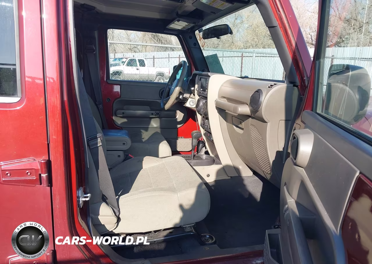 2007 Jeep Wrangler Unlimited Sahara VIN:1J4GA59157L220676 - 5