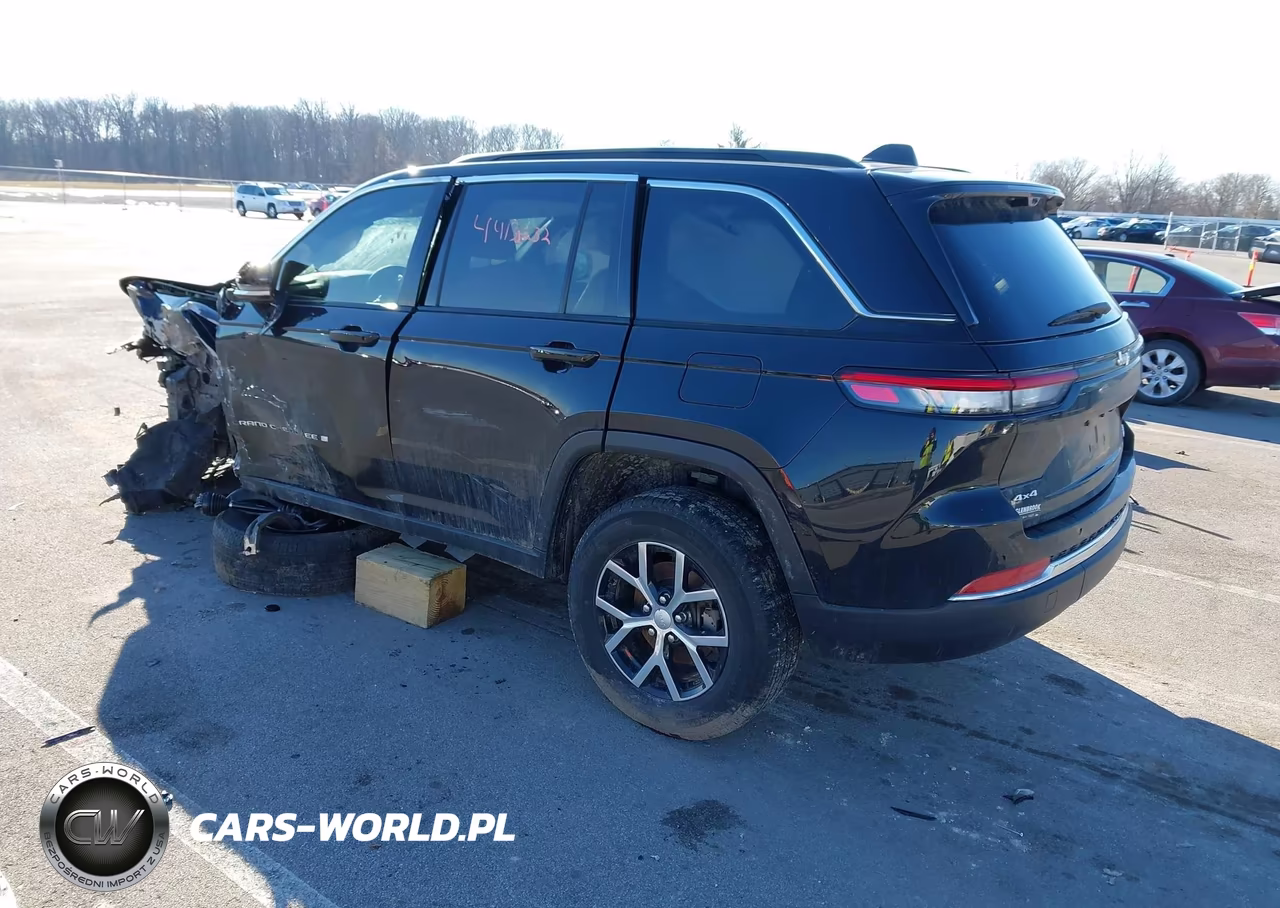 2024 Jeep Grand Cherokee Limited 4X4 VIN:1C4RJHBG9RC186985 - 3