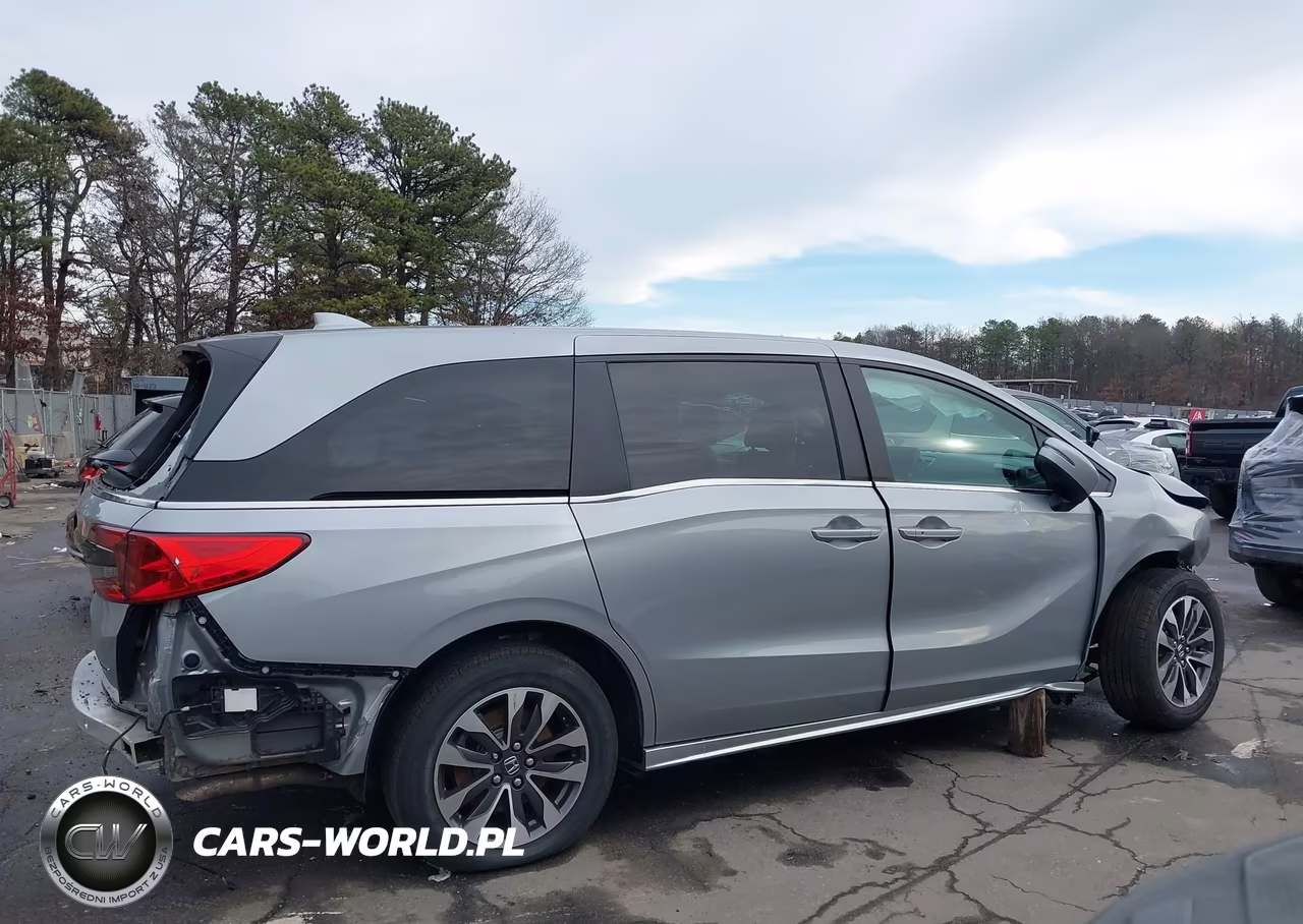 2025 Honda Odyssey Touring VIN:5FNRL6H84SB028075 - 13