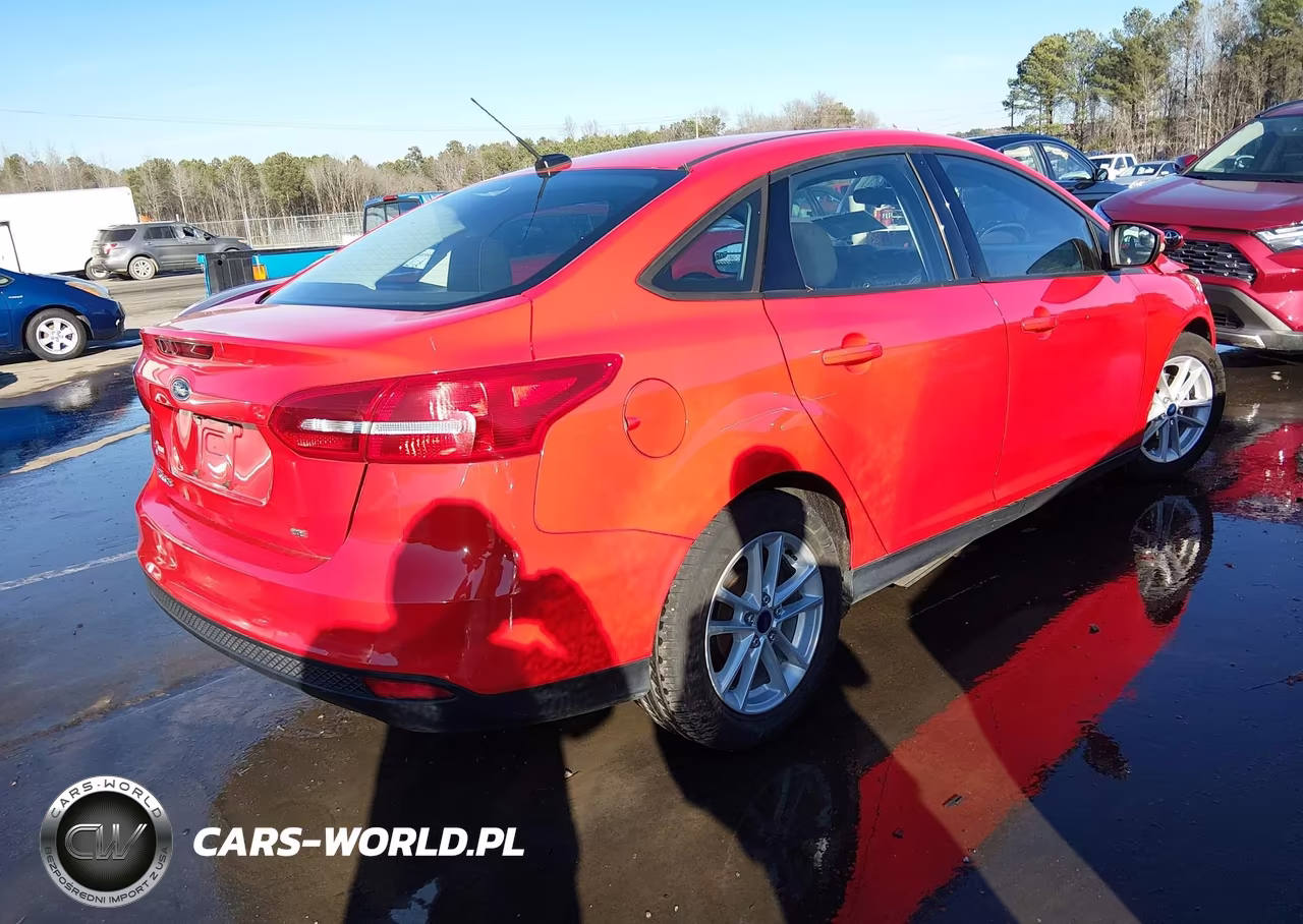 2017 Ford Focus Se VIN:1FADP3F29HL259691 - 4