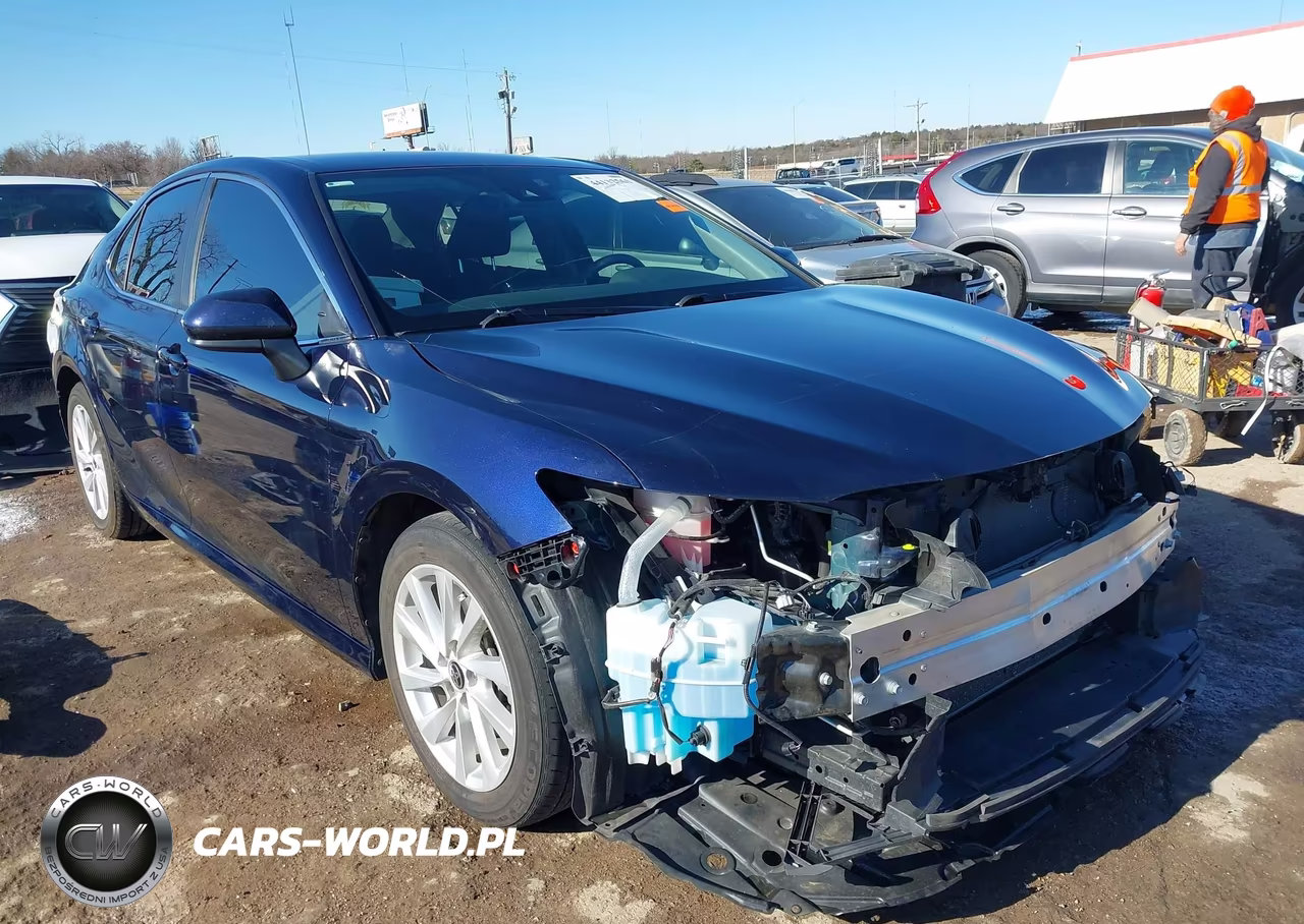 2021 Toyota Camry Le – zdjęcie 1 z 18