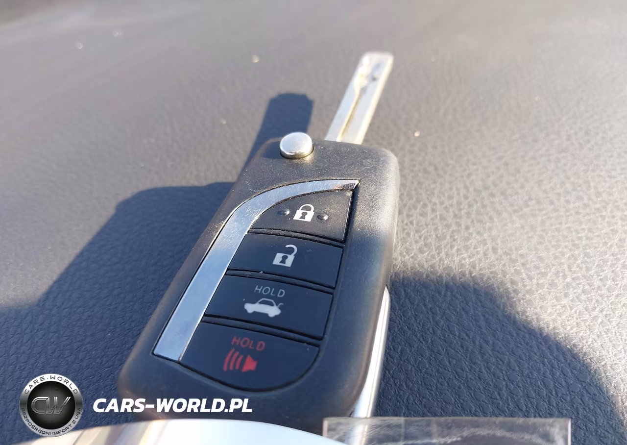 2021 Toyota Camry Le VIN:4T1C11AKXMU406541 - 11