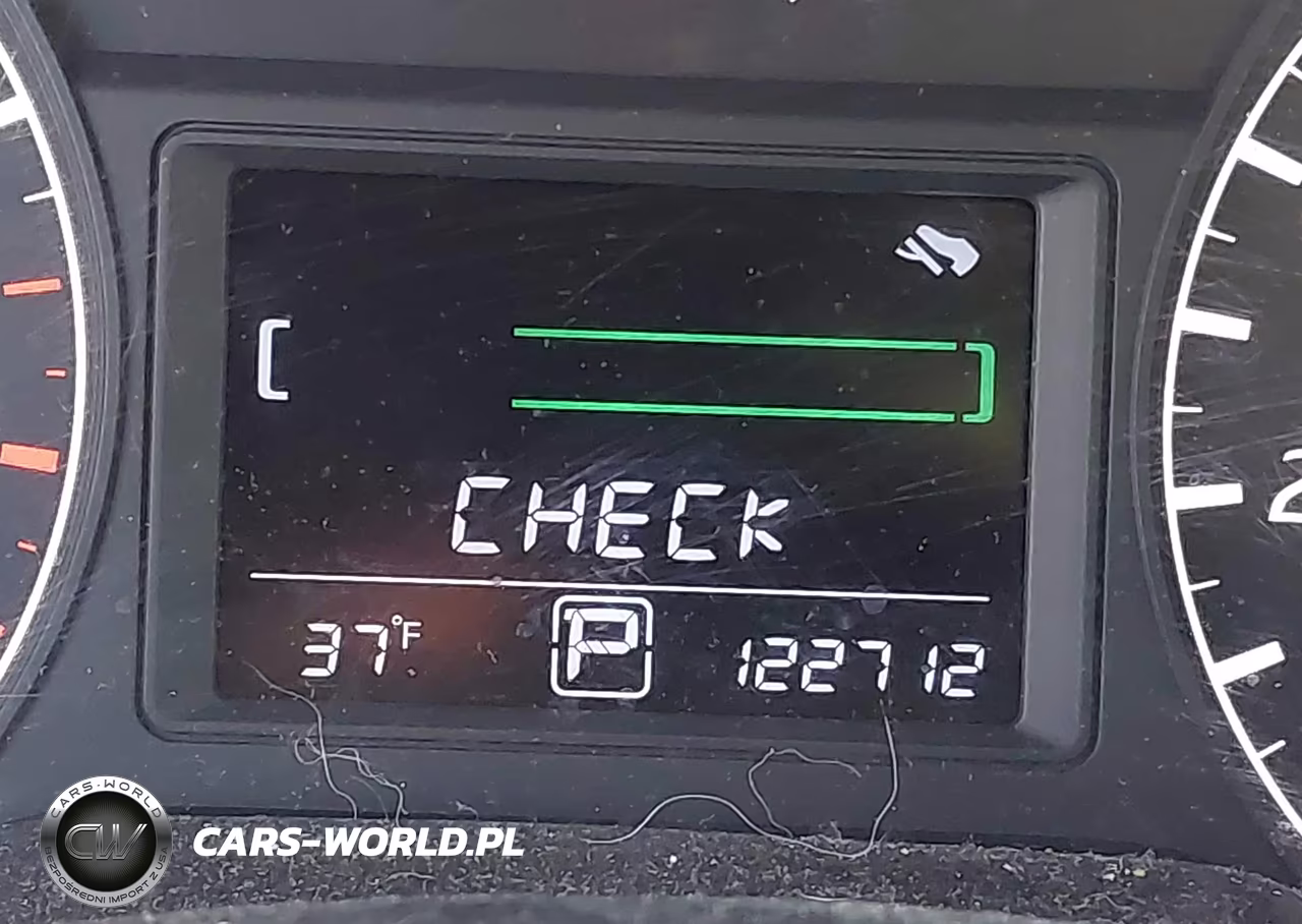 2017 Nissan Sentra S VIN:3N1AB7APXHY384232 - 15