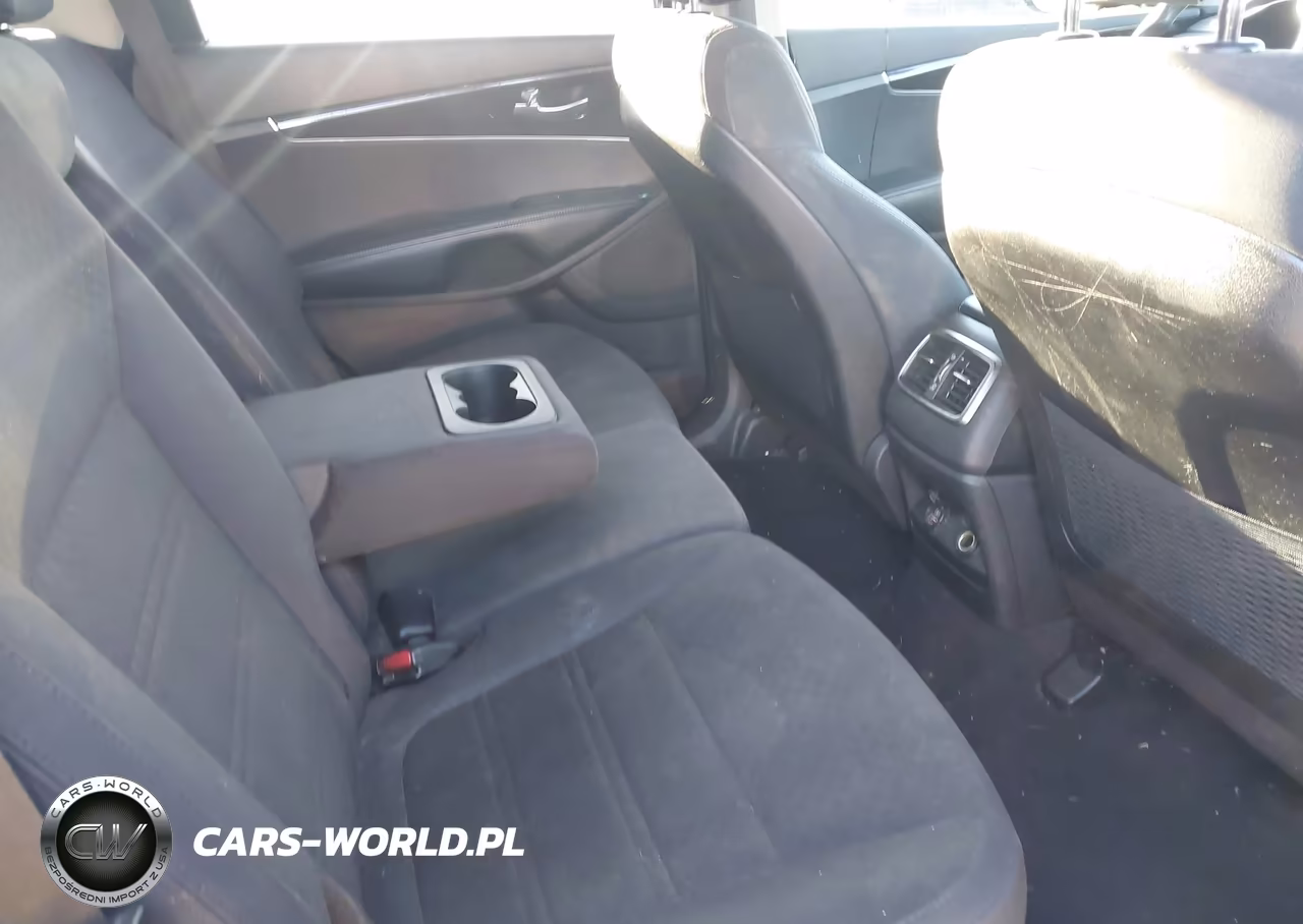 2018 Kia Sorento 3.3L Lx VIN:5XYPG4A53JG372617 - 8