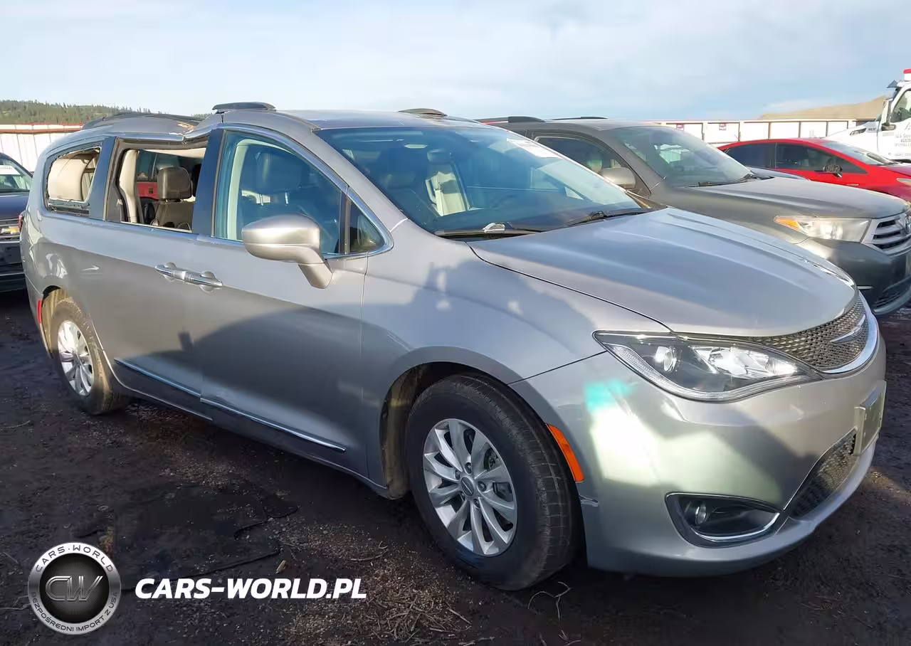 2017 Chrysler Pacifica Touring-L