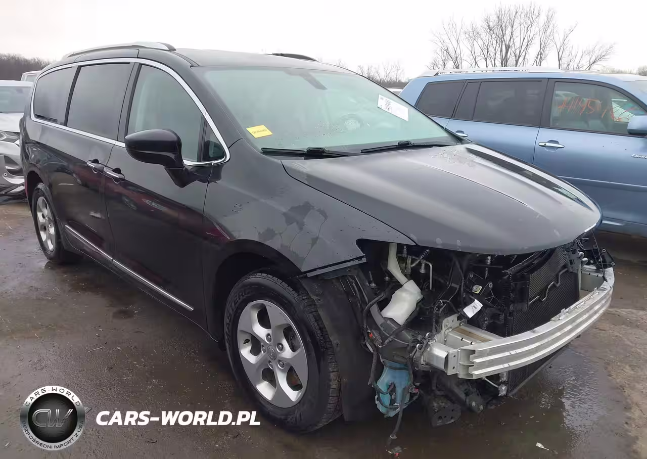 2017 Chrysler Pacifica Touring-L Plus