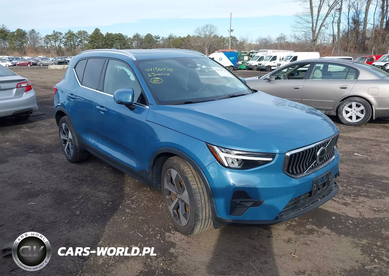 2023 Volvo Xc40 B5 Plus Bright Theme – zdjęcie 1 z 17