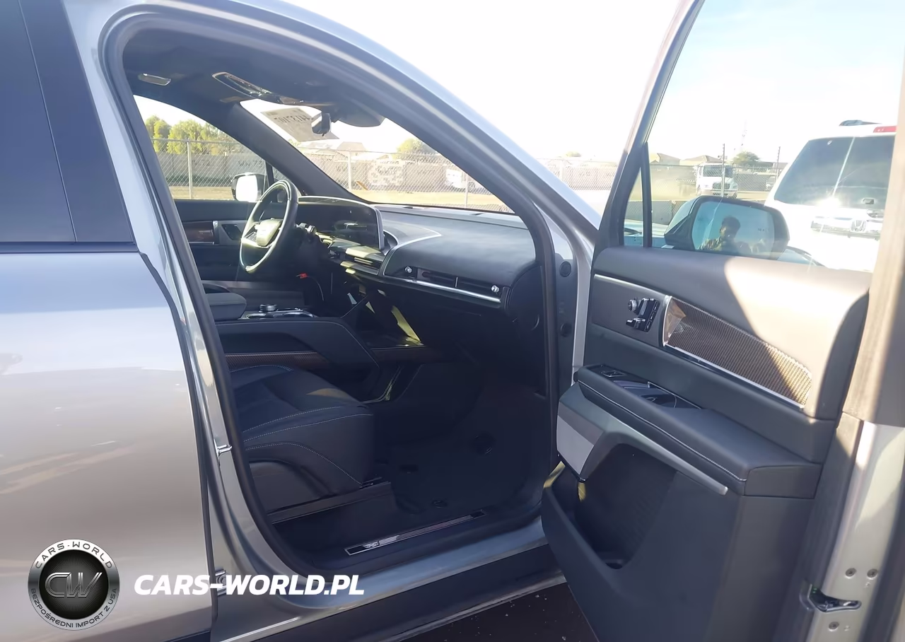 2026 Cadillac Vistiq Luxury VIN:1GYC3KMLXTZ703751 - 5