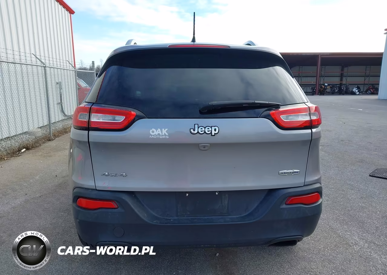 2015 Jeep Cherokee Latitude VIN:1C4PJMCSXFW529722 - 17
