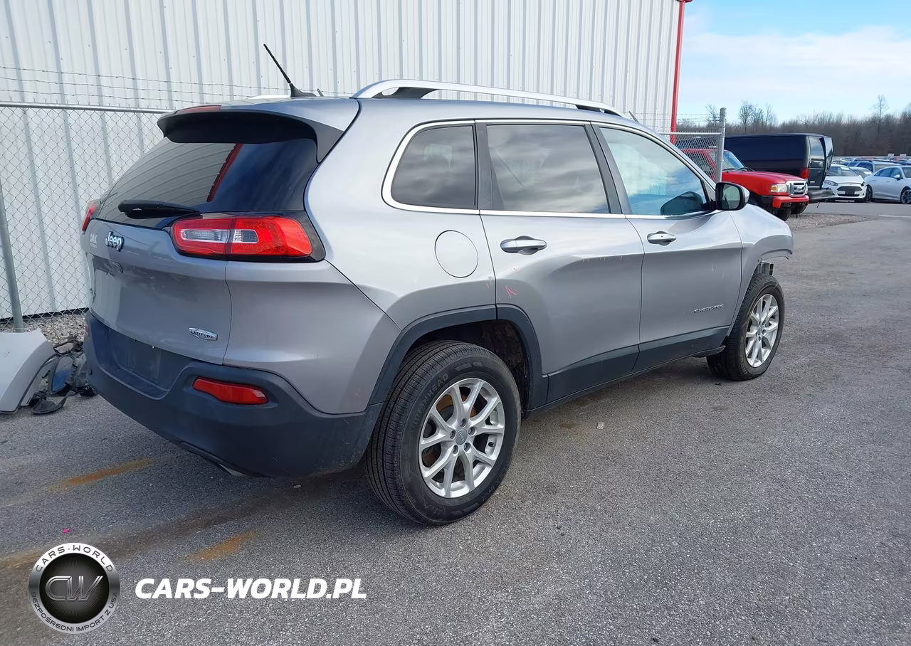 2015 Jeep Cherokee Latitude VIN:1C4PJMCSXFW529722 - 4